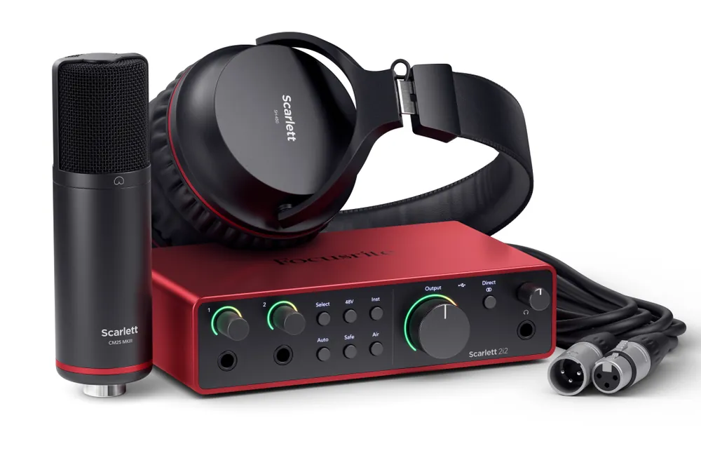Focusrite Scarlett 2i2 Studio 4th Gen with Mic and Headphones Petit Prix