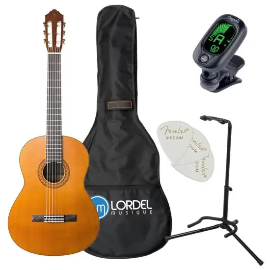 DISCONTINUE Yamaha Pack C40 - Pack guitare classique 4/4 avec 1 housse, 1 accordeur, 1 stand et médiators Meilleure Vente