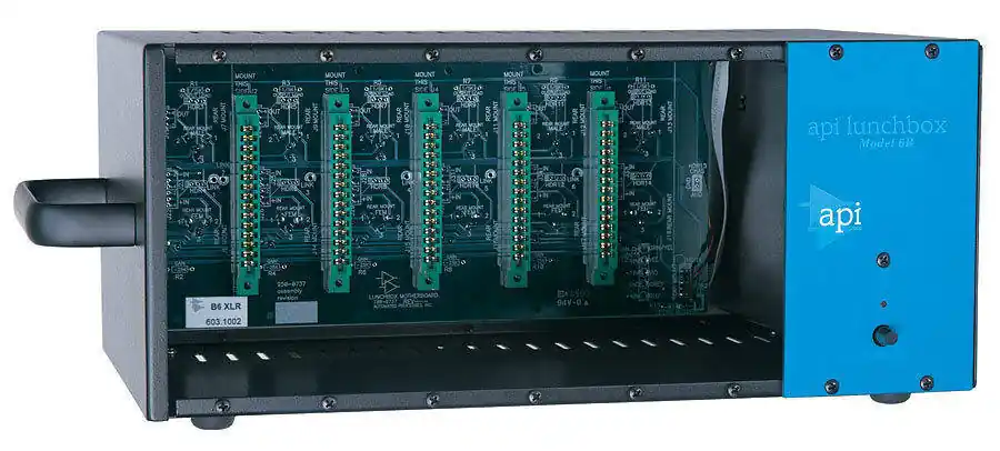 Nouveauté API 500-6B - 6 Slot Lunchbox with Built-in Power Supply